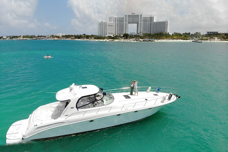 Cancun private yacht Sea Ray Sundancer 60 feet Private Yacht Sea Ray 60 feet with snorkeling tour