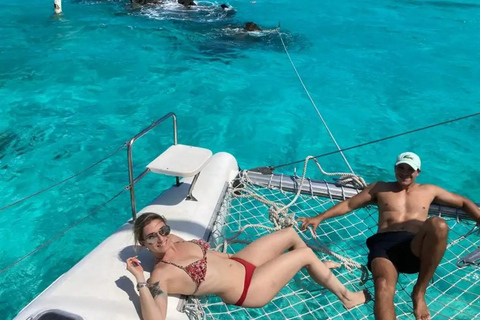 Isla Mujeres : demi-journée de catamaran privé avec plongée en apnée