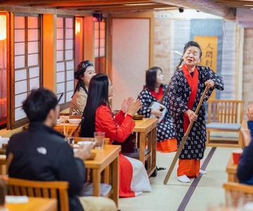Tokyo: Yakatabune Dinner Cruise with Japanese Show & Drinks