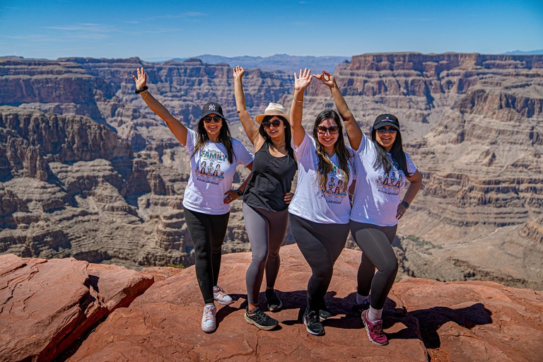 Las Vegas : Grand Canyon West, barrage Hoover et 7 Magic MountainsVisite guidée de l&#039;ouest du Grand Canyon, du barrage Hoover et des 7 Magic Mountains