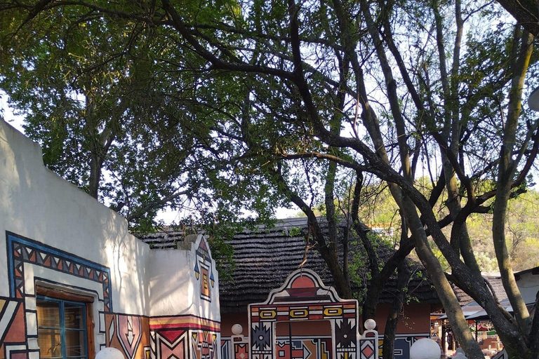 Lesedi Kulturerlebnis + Mittagessen oder AbendessenLesedi Kulturerlebnis + Mittagessen