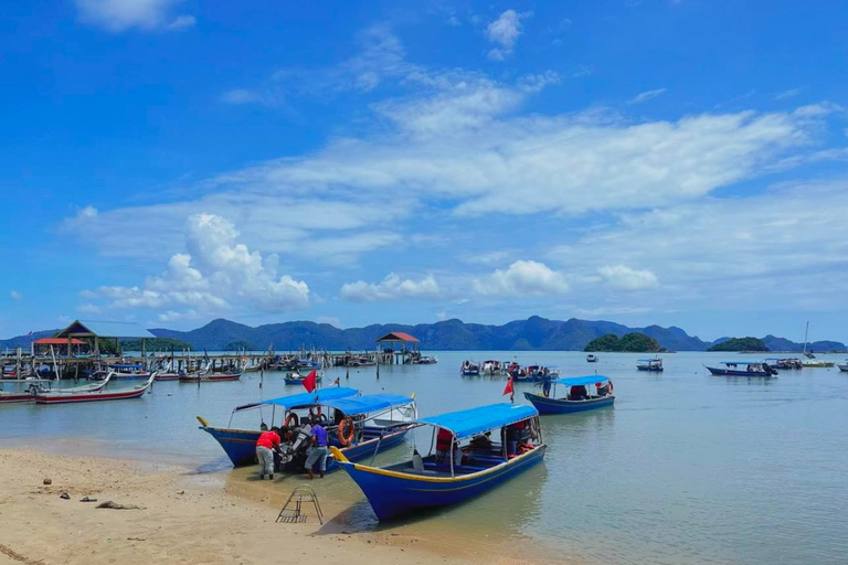 Langkawi: Eilandhoppen Gedeelde RondvaartGedeelde boot - Ophalen 08:00 - 09:00 - Hotel in dekking