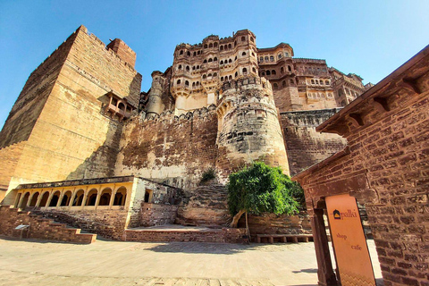 Rajasthan: Exclusive 03 Days Udaipur and Jodhpur Guided Tour Private Air Condition Car and Guide (Without Hotel)