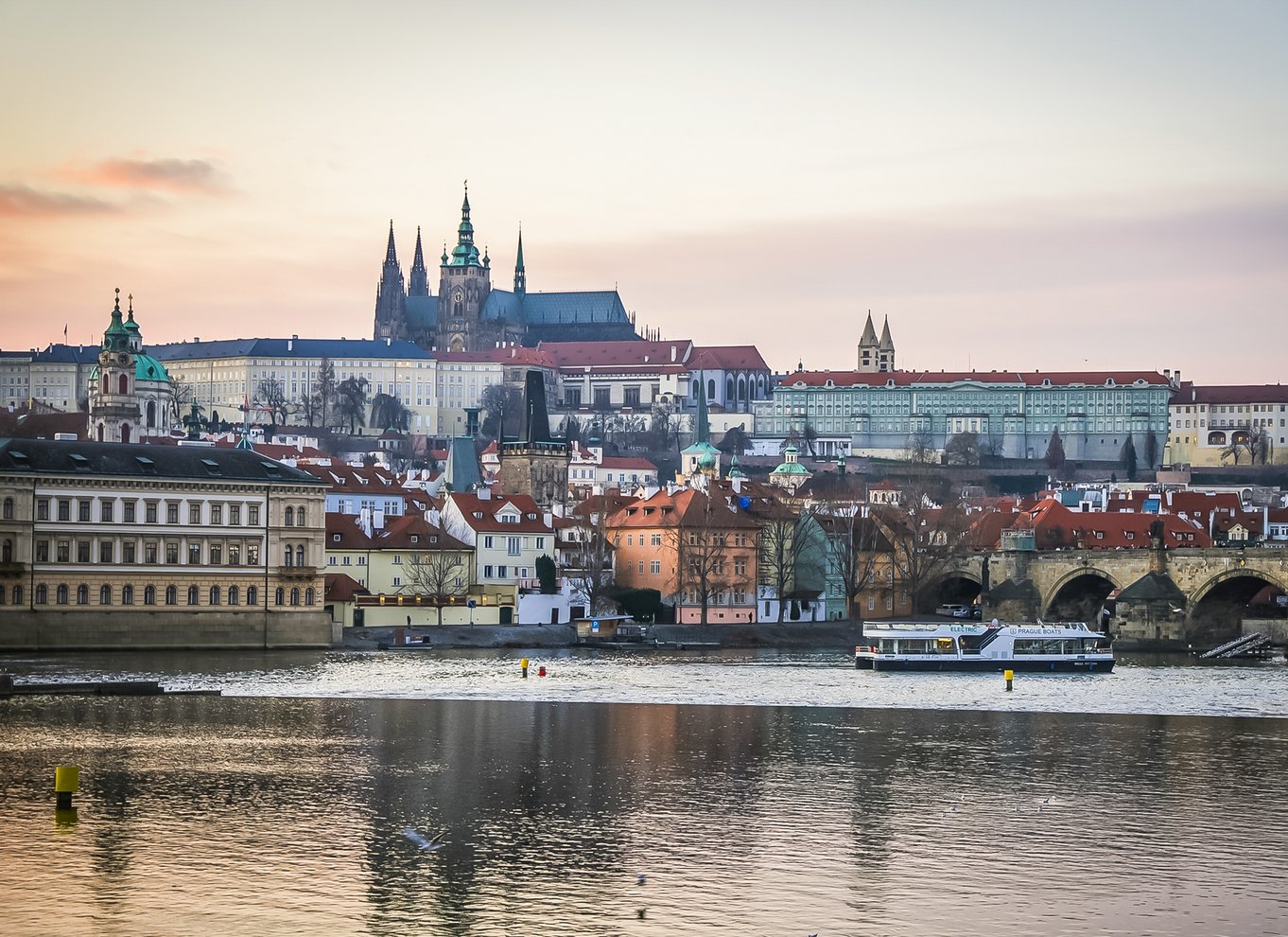 Prag: 50-minutters sightseeing-krydstogt om aftenen