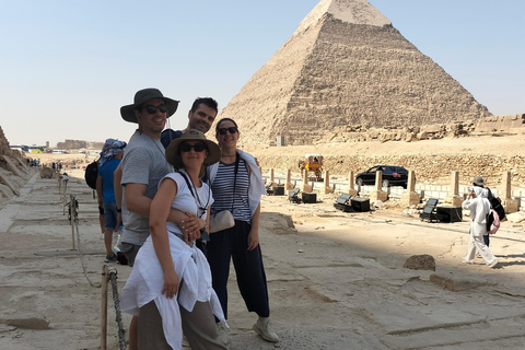 Tour privato delle piramidi di Giza, del museo delle mummie e del bazarTour privato