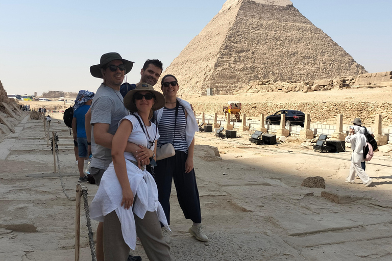 Tour privato delle piramidi di Giza, del museo delle mummie e del bazarTour privato