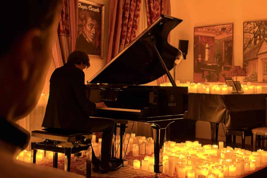 Krakau: Chopin-Konzert bei Kerzenschein mit Wein. Foto: GetYourGuide Krakau: Chopin-Konzert bei Kerzenschein mit Wein. Foto: GetYourGuide