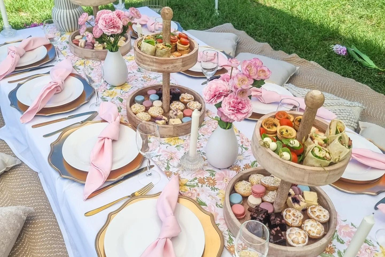 Airlie Beach - Luxurious pop up picnic at Headlands Park