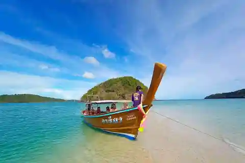 Fra Phuket: Privat longtail-bådtur til Koraløen