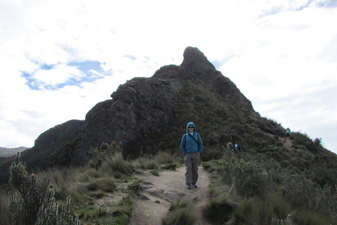 Quito: Ruco Pichincha Volcano Hike with Cable Car Ride