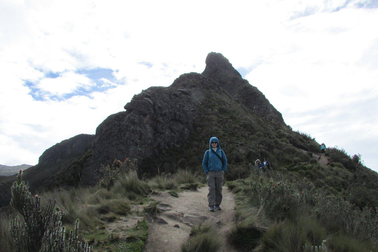 Quito: Ruco Pichincha Volcano Hike with Cable Car Ride