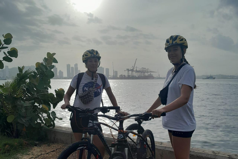 Carthagène : aventure à vélo et à la plage sur l'île de Tierra Bomba