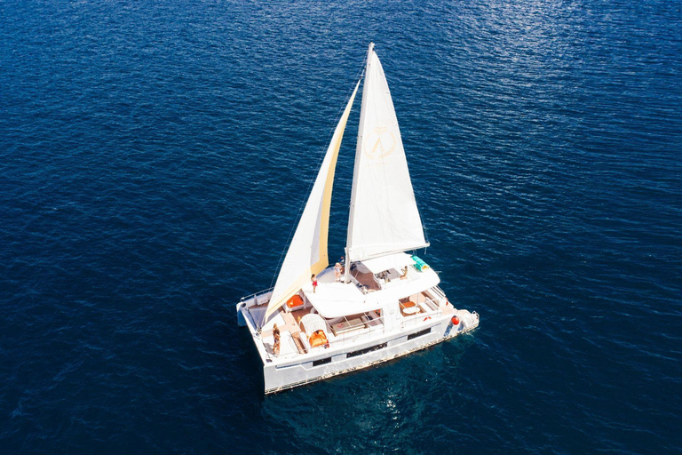 Phuket : excursion en yacht avec déjeuner sur les îles Coral et RachaPhuket : excursion en yacht vers les îles Coral et Racha avec déjeuner