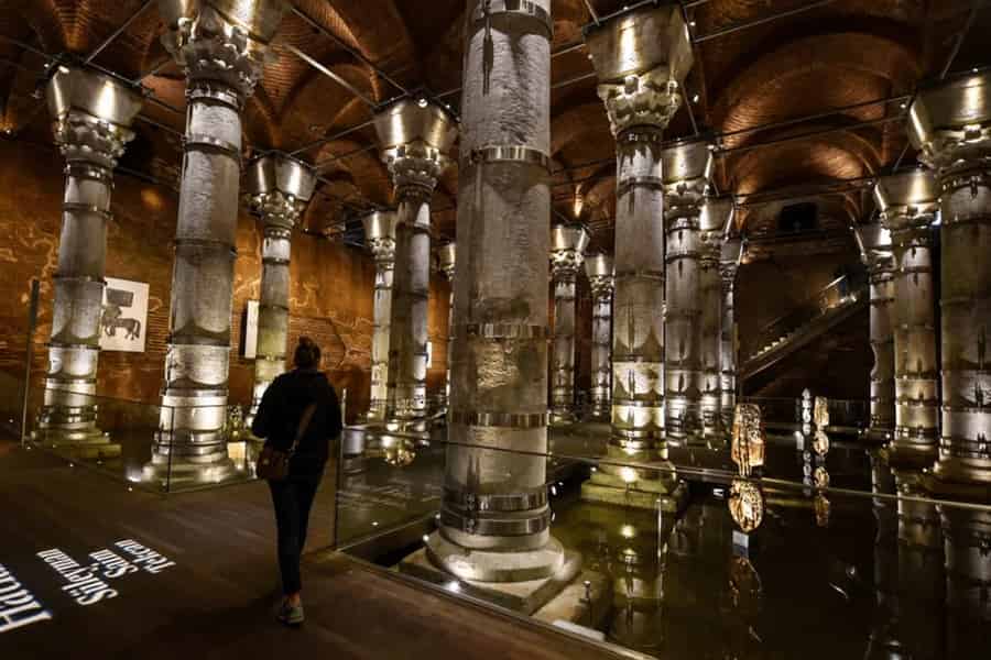 Istanbul: Theodosius-Wasserzisterne Tickets & Audioguide. Foto: GetYourGuide Istanbul: Theodosius-Wasserzisterne Tickets & Audioguide. Foto: GetYourGuide