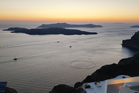 Santorini:Tour around the island with a local 3 hours Breathtaking Private Tour