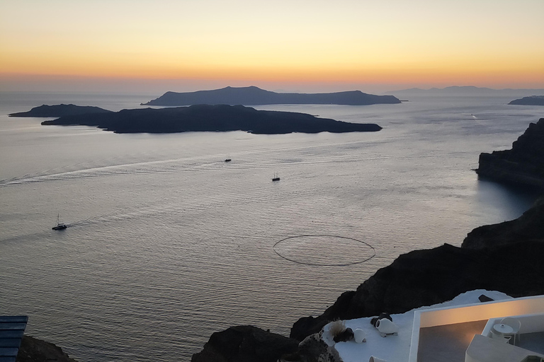 Santorini:Tour around the island with a local 3 hours Breathtaking Private Tour