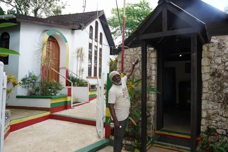 Ocho Rios : visite du Blue Hole et du musée Bob MarleyDouble île : Visite du trou bleu et du musée Bob Marley