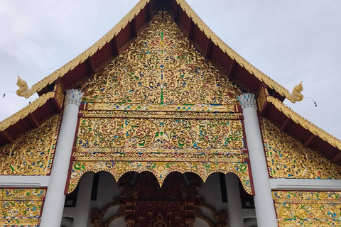 Chiang Mai: Old City Walking Tour with Temples & History Small Group Without Entry Fees