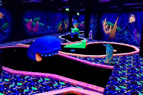 Glowgolf - Minigolf cubierto que brilla en la oscuridad