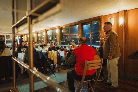Lisbon: Tagus River Dinner Cruise with Fado Show