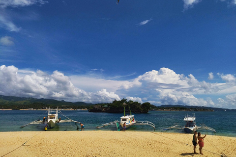 Boracay Budget Shared Boat Island Tour with Lunch