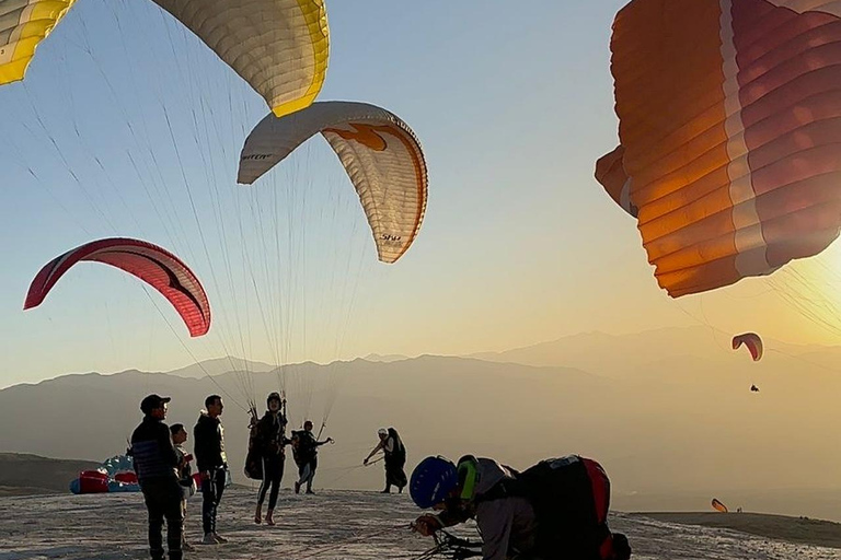 Marrakech: Paragliden boven de Agafay-woestijn &amp; uitzicht op de Atlasmnt