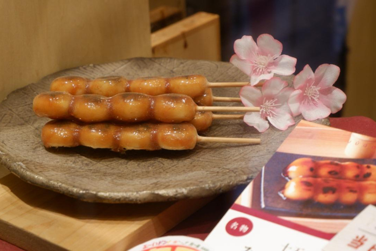 Osaka: Daytime Hanami (Cherry Blossom) and Food Tour