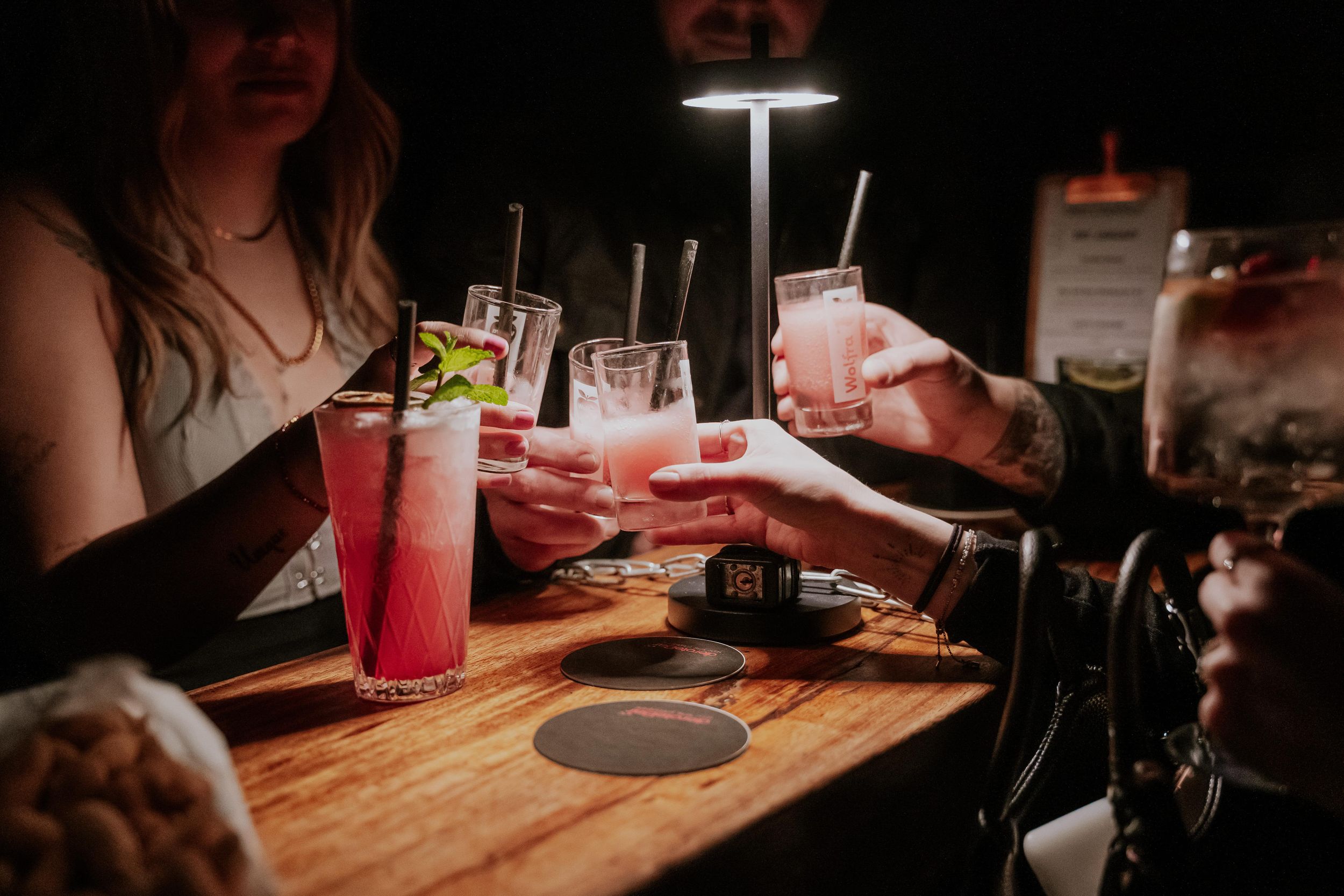 Nürnberg: Geführte Bar-Tour mit Shots & Snacks