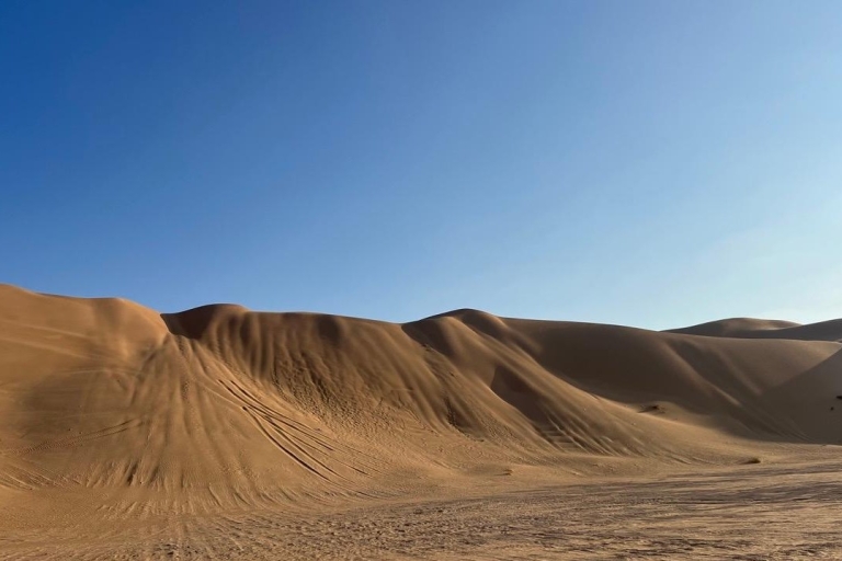 La magie de l'heure d'or : Circuit au coucher du soleil dans le désert de Rub' Al KhaliLa magie de l'heure d'or : Excursion au coucher du soleil dans le désert