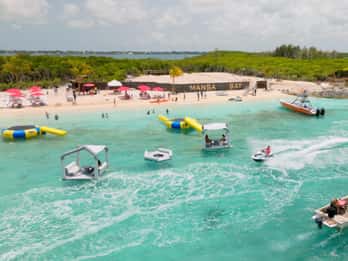 Nassau: Swimming Pigs, Snorkeling and Beach Boat Tour