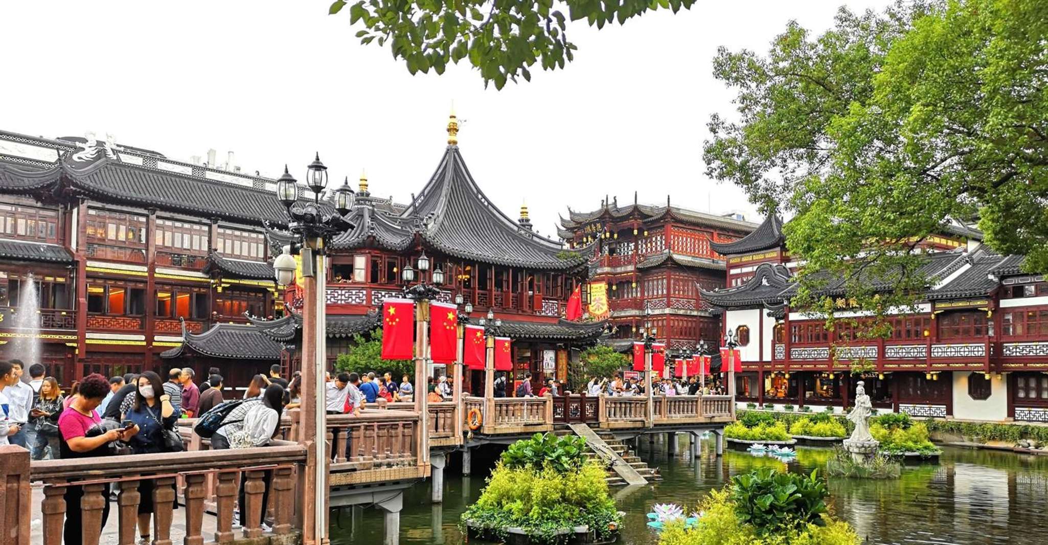 Shanghai: Yu Garden and City God Temple Walking Tour photo 1
