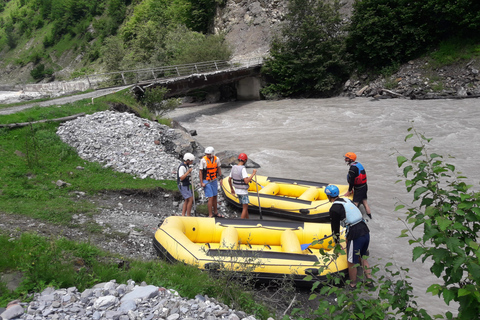 Ganztagestour mit privater Führung zum Gudauri & Kazbegi-Gebirge