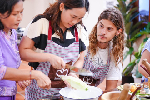 曼谷：白莲花泰式烹饪课+市场探访曼谷：白莲花泰式烹饪课程与市场导览