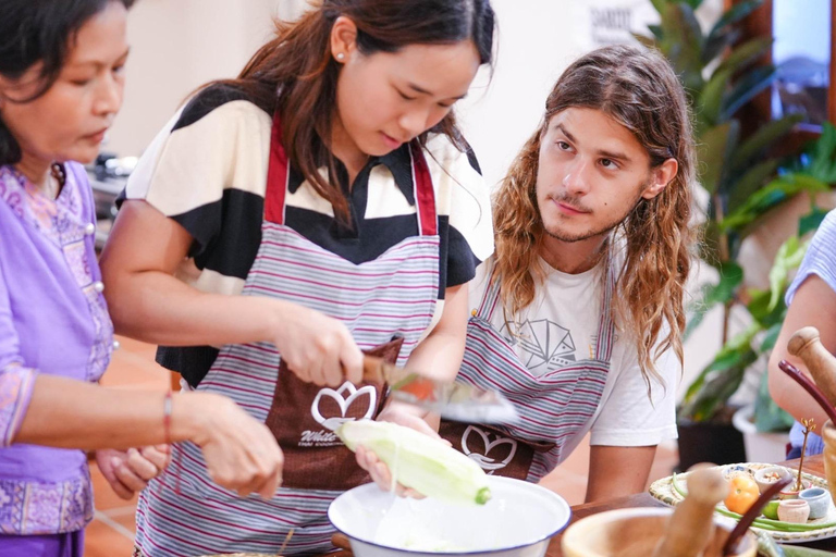 曼谷：白莲花泰式烹饪课+市场探访曼谷：白莲花泰式烹饪课程与市场导览