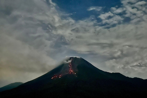 Yogyakarta : Turgo Hill - Vue imprenable sur les coulées de lave du mont MerapiYogyakarta : colline de Turgo - Vue imprenable sur le volcan Merapi