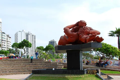 Passeio pelos parques de Lima + Circuito Mágico das Águas