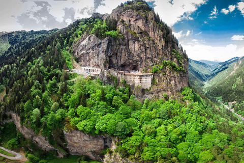 EXCURSÃO EM GRUPO AO MONASTÉRIO DE UZUNGÖL E SÜMELA