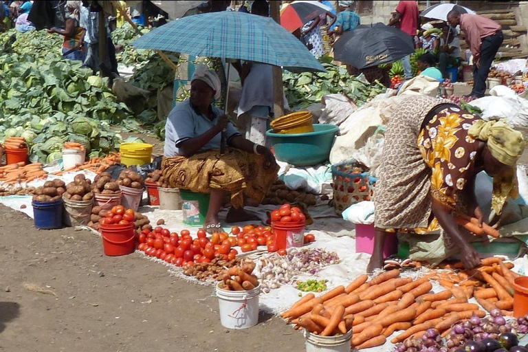 Arusha: Tengeru Market Guided Tour