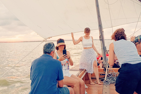 Valencia: Sonnenuntergang in der Albufera auf einem Segelboot mit ortskundigem Guide