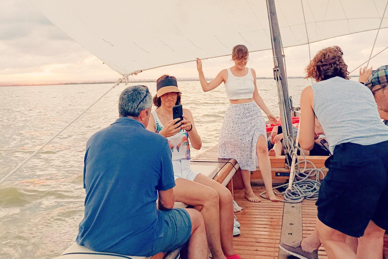 Valencia: Sonnenuntergang in der Albufera auf einem Segelboot mit ortskundigem Guide