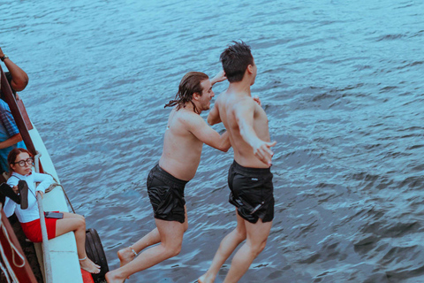 Rio de Janeiro: Sunset Boat Party with DJ and Drinks