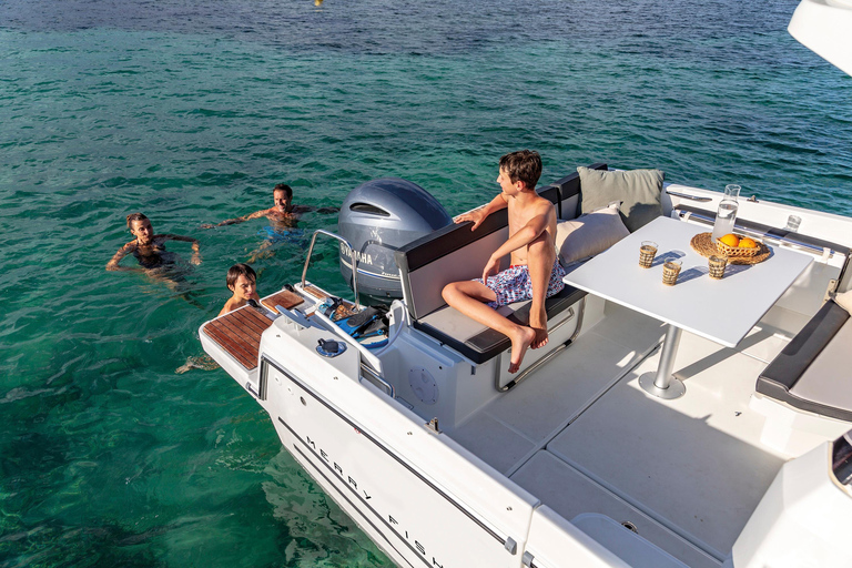 Labuan Bajo: Private Yacht to 3 Hidden Gem Komodo Islands Afternoon Yacht Tour (13:00–19:00)