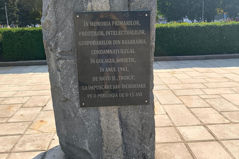 Walking Tour with Wine & Soviet Flea Market Visit - Chisinau