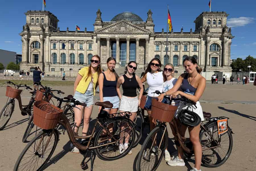 Berlin: 3,5 Stündige Fahrradtour - Eine Zeitreise durch die Hauptstadt. Foto: GetYourGuide