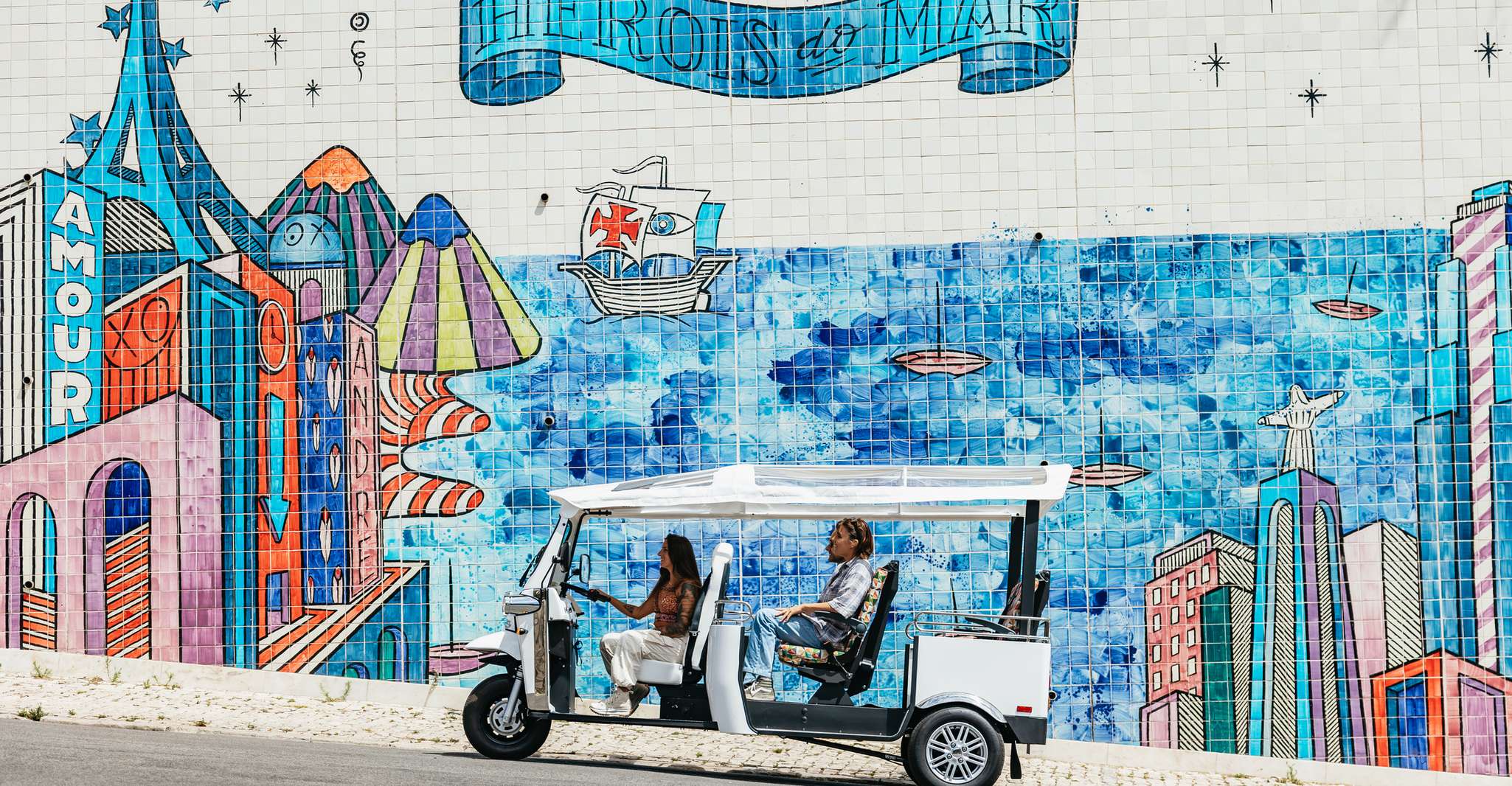 Vadio: Lisbon Old Town Private Tuk Tuk Tour