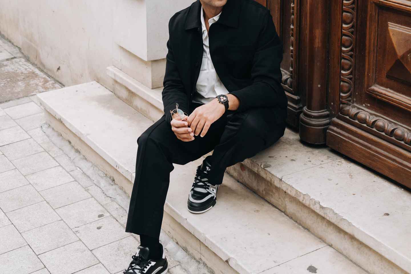 Bucharest: Essential Photo Session in the Charming Streets