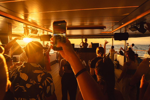 Phuket:Phi Phi Island with Premium Buffet & DJ by Noah Yacht