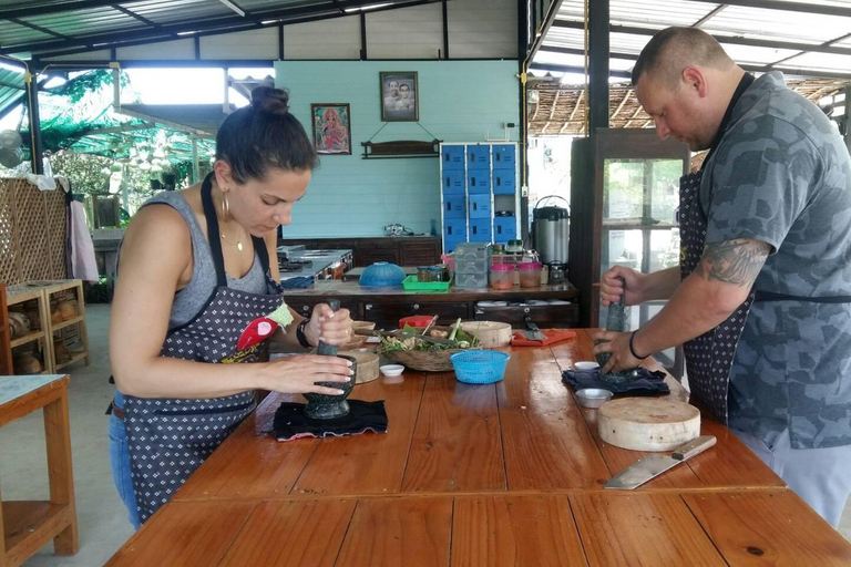 Chiang Mai: Corso di cucina tradizionale tailandese con tour del mercato