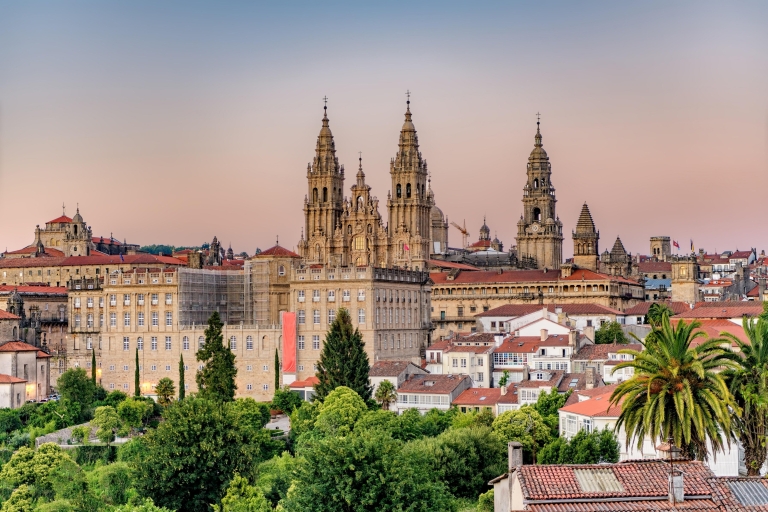 Santiago de Compostela: historyczna piesza wycieczka z przewodnikiemWycieczka z przewodnikiem w języku hiszpańskim i angielskim
