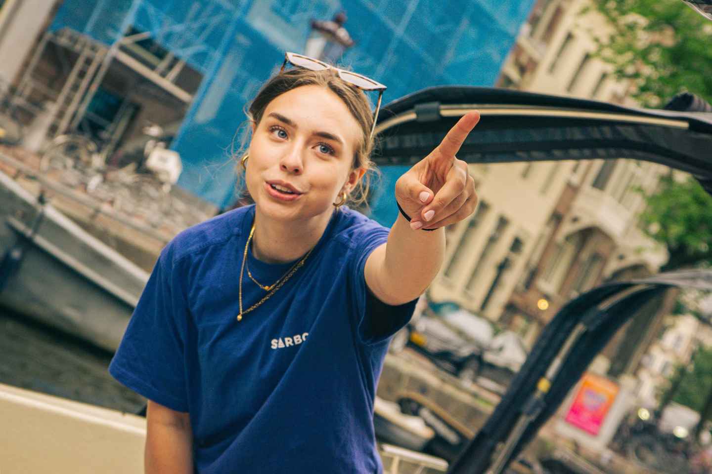 Amsterdam: Spanish Guided Open Boat Cruise with Bar Onboard